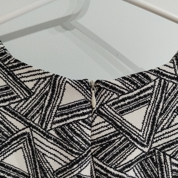 Woman Top - Picture 3 of 7